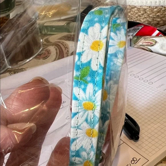 Extra small cat or dog collar. Blue daisy design. Adjustable. - Picture 4 of 5